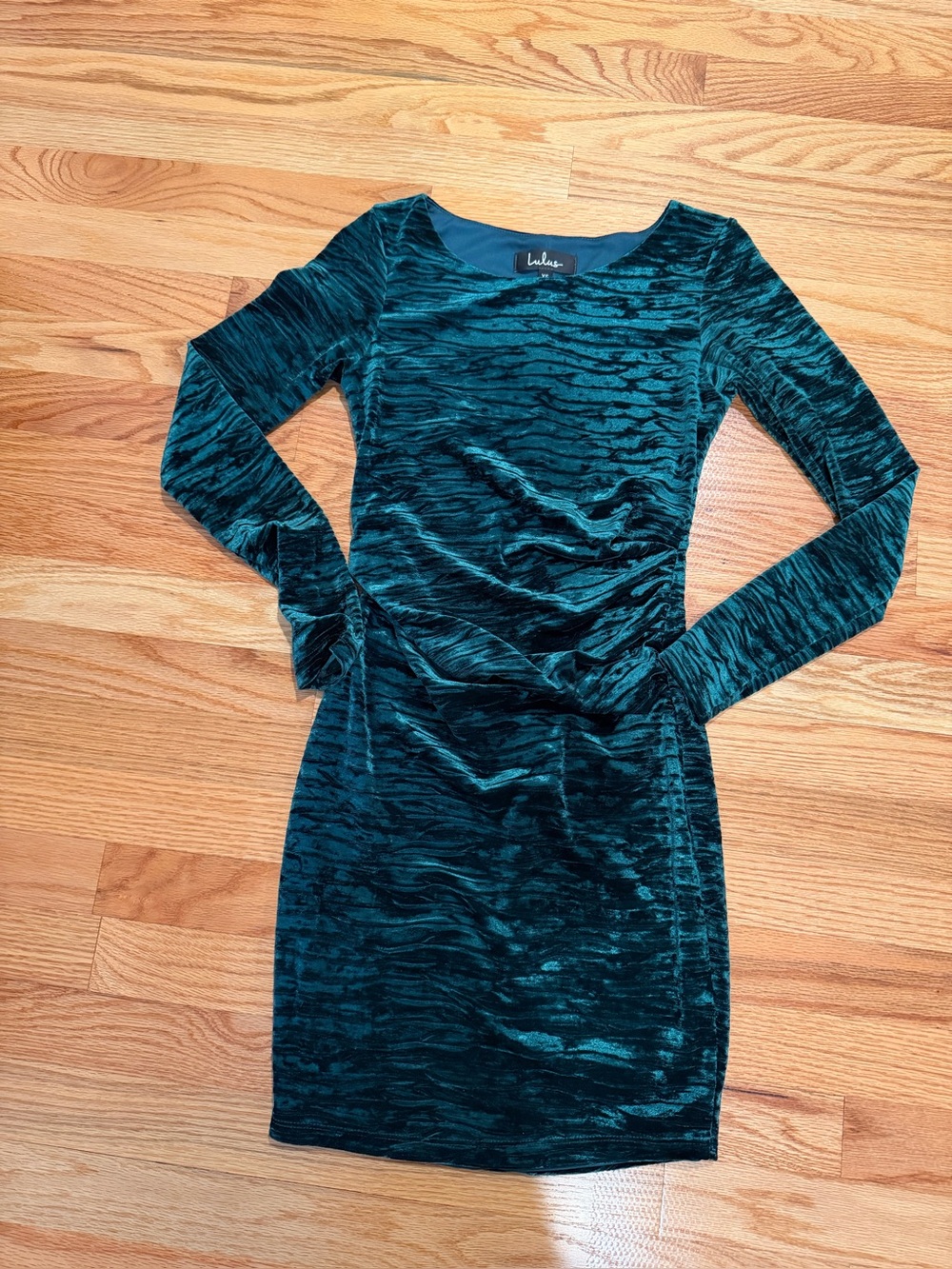 Lulu’s XS Emerald Green Crushed Velvet Long Sleeve Bodycon Mini Dress